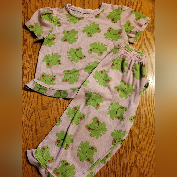 (4/$15) 3t Carters pajama set - Picture 1 of 2